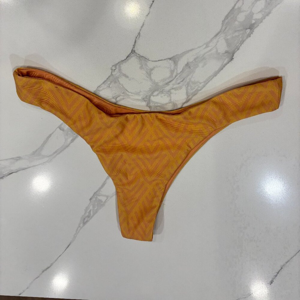 ❤️‍🔥 2/$10 High-cut thong bikini bottom — Peachy Stripes